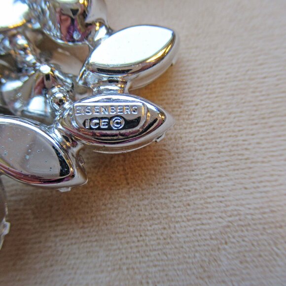 Eisenberg Ice clear rhinestone 2 x 1 and 7/8 brooch & clip back earrings, 1950's - Picture 2 of 14